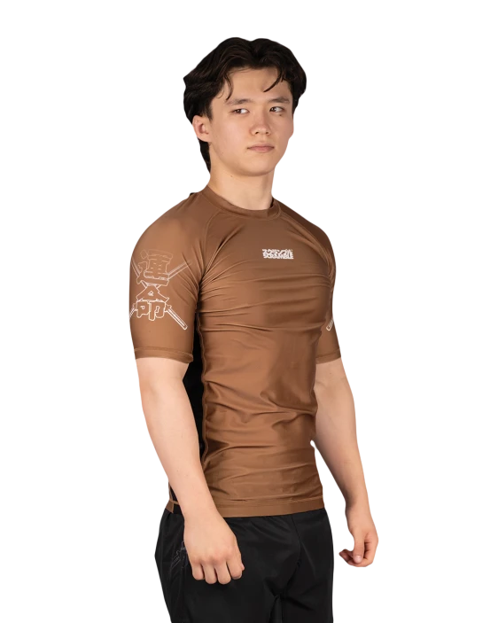 SCRAMBLE Fate Tanto Rashguard – Short Sleeve [Brown]
