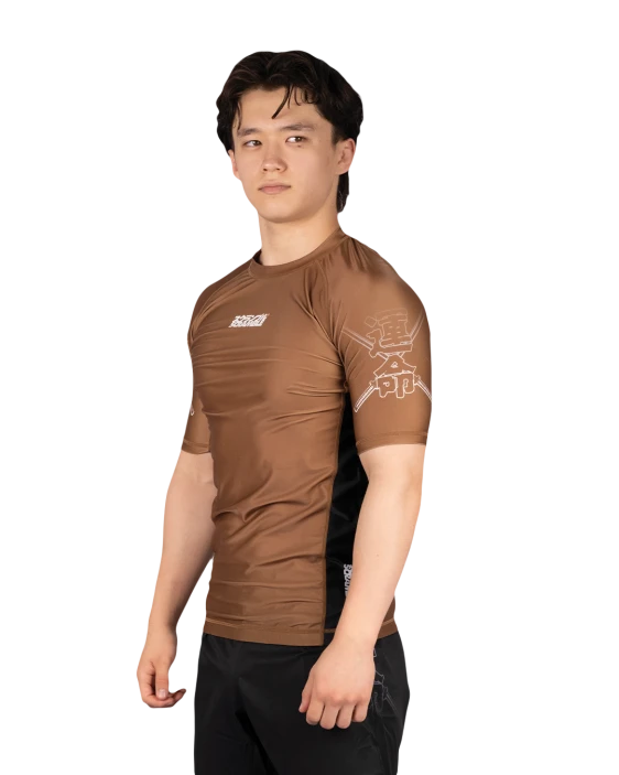 SCRAMBLE Fate Tanto Rashguard – Short Sleeve [Brown]