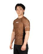 SCRAMBLE Fate Tanto Rashguard – Short Sleeve [Brown]