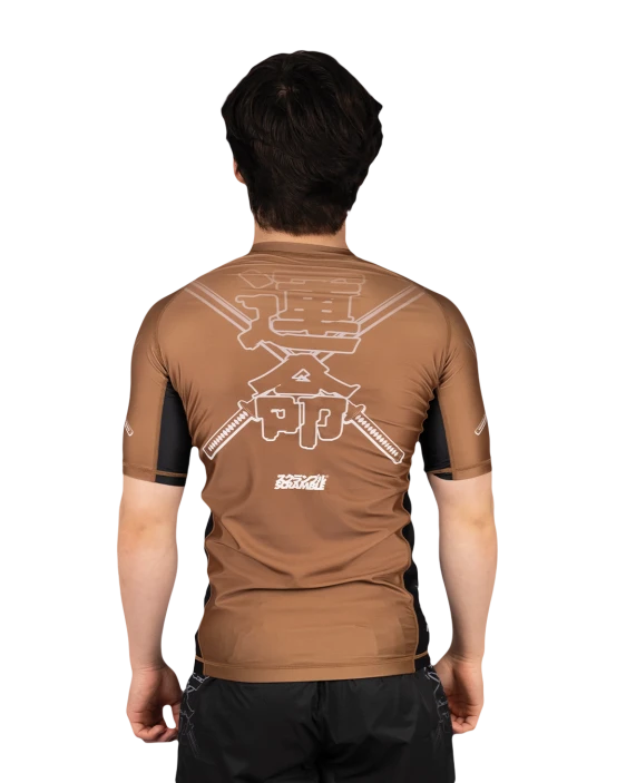 SCRAMBLE Fate Tanto Rashguard – Short Sleeve [Brown]