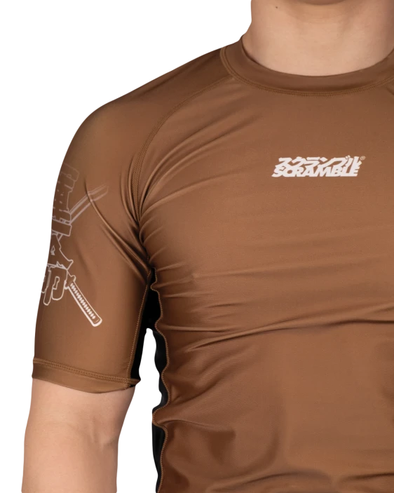 SCRAMBLE Fate Tanto Rashguard – Short Sleeve [Brown]