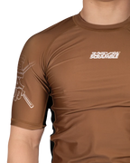 SCRAMBLE Fate Tanto Rashguard – Short Sleeve [Brown]