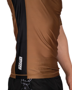 SCRAMBLE Fate Tanto Rashguard – Short Sleeve [Brown]
